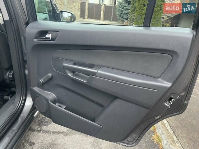 Серый Опель Зафира, объемом двигателя 1.8 л и пробегом 176 тыс. км за 5600 $, фото 30 на Automoto.ua