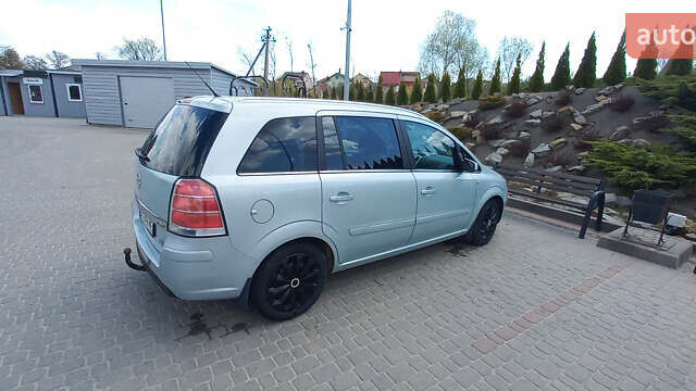 Серый Опель Зафира, объемом двигателя 1.7 л и пробегом 248 тыс. км за 5500 $, фото 5 на Automoto.ua