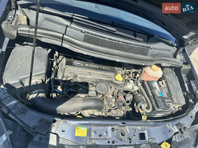Серый Опель Зафира, объемом двигателя 2.2 л и пробегом 265 тыс. км за 6000 $, фото 10 на Automoto.ua