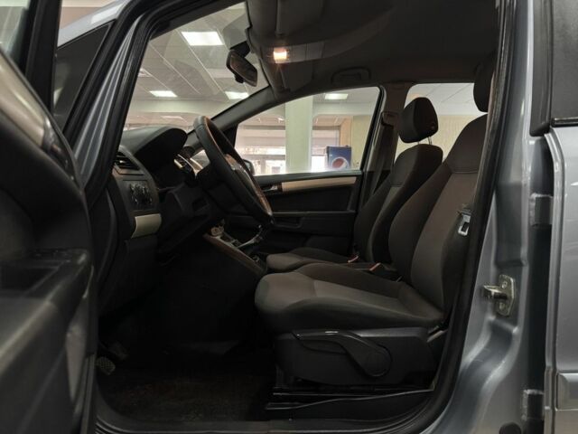 Серый Опель Зафира, объемом двигателя 1.8 л и пробегом 204 тыс. км за 6000 $, фото 10 на Automoto.ua