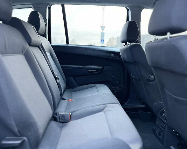 Серый Опель Зафира, объемом двигателя 1.6 л и пробегом 181 тыс. км за 6500 $, фото 63 на Automoto.ua