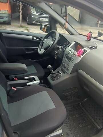 Серый Опель Зафира, объемом двигателя 1.7 л и пробегом 225 тыс. км за 6800 $, фото 5 на Automoto.ua