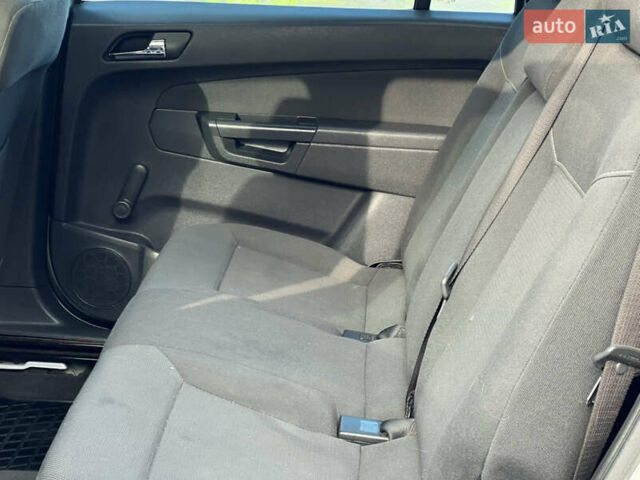 Серый Опель Зафира, объемом двигателя 1.69 л и пробегом 290 тыс. км за 6250 $, фото 54 на Automoto.ua