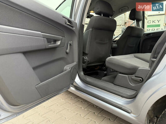 Серый Опель Зафира, объемом двигателя 1.6 л и пробегом 290 тыс. км за 5750 $, фото 33 на Automoto.ua