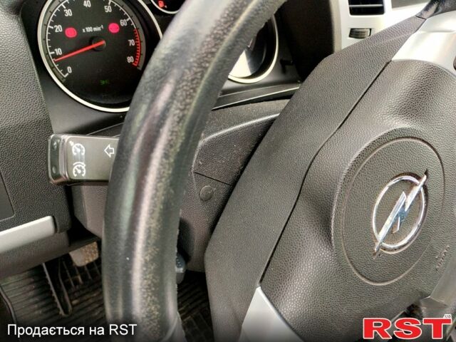 Серый Опель Зафира, объемом двигателя 1.8 л и пробегом 242 тыс. км за 6600 $, фото 4 на Automoto.ua