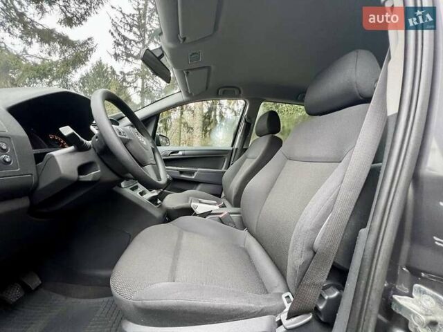 Серый Опель Зафира, объемом двигателя 1.6 л и пробегом 208 тыс. км за 6550 $, фото 46 на Automoto.ua