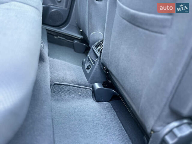 Серый Опель Зафира, объемом двигателя 1.6 л и пробегом 181 тыс. км за 6500 $, фото 61 на Automoto.ua