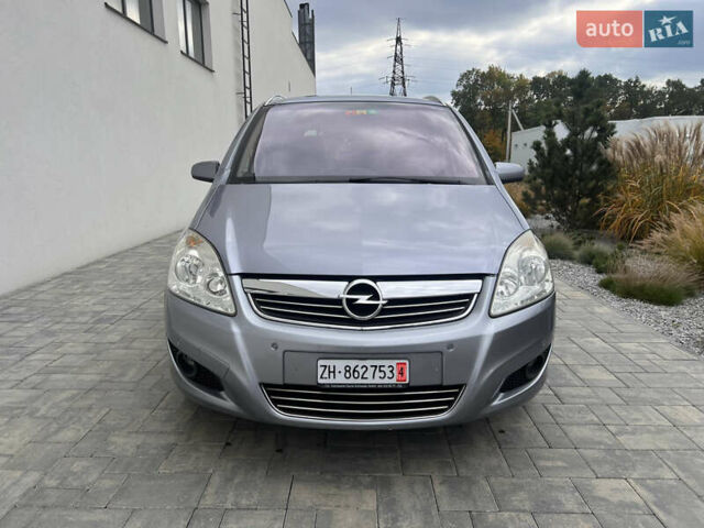Серый Опель Зафира, объемом двигателя 1.8 л и пробегом 196 тыс. км за 5900 $, фото 1 на Automoto.ua