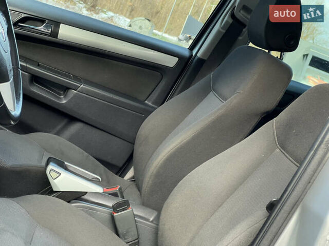 Серый Опель Зафира, объемом двигателя 1.69 л и пробегом 290 тыс. км за 6250 $, фото 32 на Automoto.ua