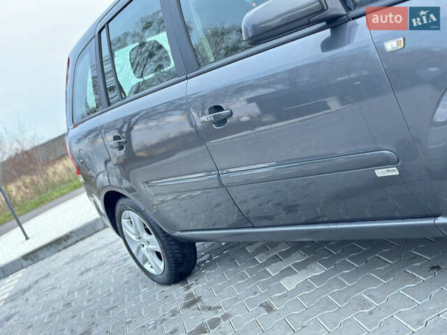 Серый Опель Зафира, объемом двигателя 1.6 л и пробегом 181 тыс. км за 6500 $, фото 126 на Automoto.ua
