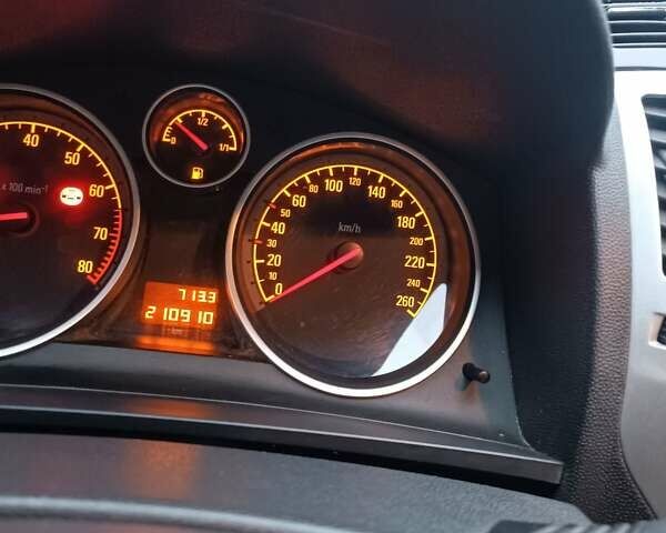 Серый Опель Зафира, объемом двигателя 1.8 л и пробегом 210 тыс. км за 7600 $, фото 19 на Automoto.ua