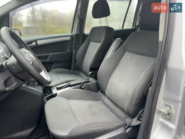 Серый Опель Зафира, объемом двигателя 1.6 л и пробегом 242 тыс. км за 6599 $, фото 7 на Automoto.ua