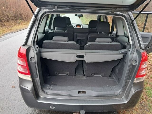 Серый Опель Зафира, объемом двигателя 1.6 л и пробегом 177 тыс. км за 5300 $, фото 3 на Automoto.ua