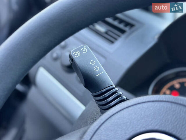 Серый Опель Зафира, объемом двигателя 1.6 л и пробегом 181 тыс. км за 6500 $, фото 43 на Automoto.ua