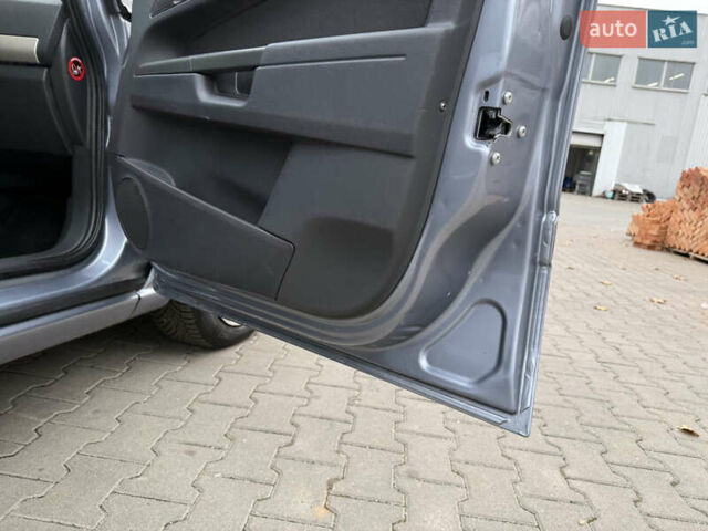 Серый Опель Зафира, объемом двигателя 1.6 л и пробегом 290 тыс. км за 5750 $, фото 45 на Automoto.ua