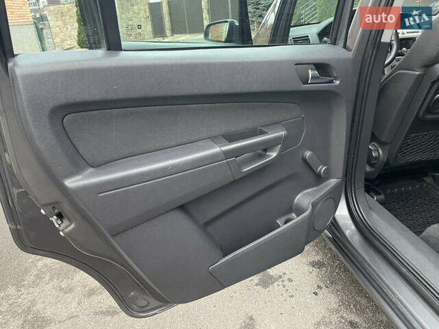 Серый Опель Зафира, объемом двигателя 1.8 л и пробегом 176 тыс. км за 5600 $, фото 19 на Automoto.ua