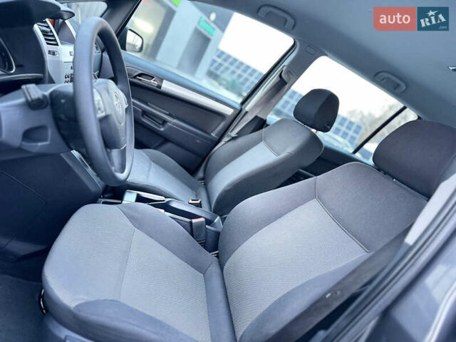 Серый Опель Зафира, объемом двигателя 1.6 л и пробегом 181 тыс. км за 6500 $, фото 51 на Automoto.ua