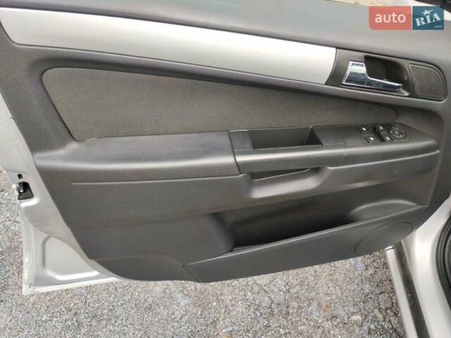 Сірий Опель Зафіра, об'ємом двигуна 1.8 л та пробігом 241 тис. км за 6600 $, фото 9 на Automoto.ua