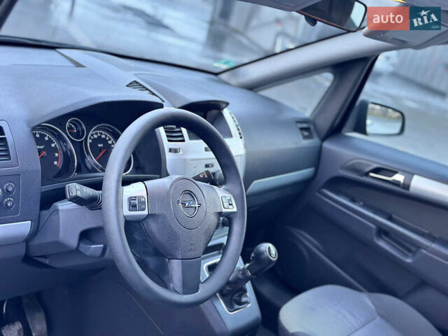 Серый Опель Зафира, объемом двигателя 1.6 л и пробегом 181 тыс. км за 6500 $, фото 36 на Automoto.ua