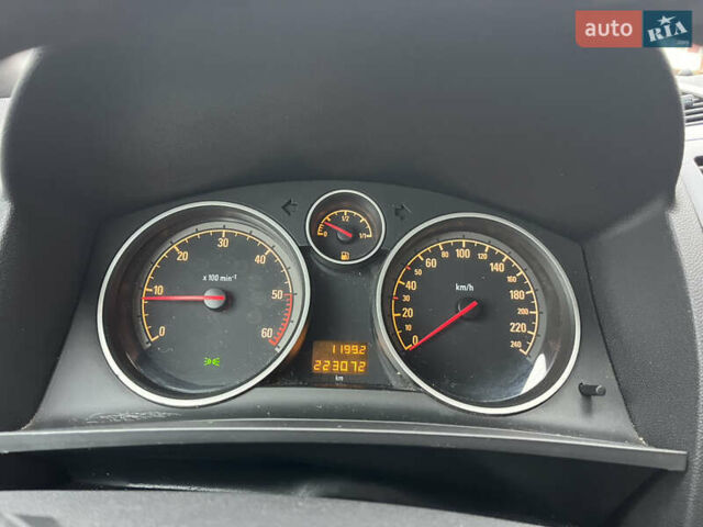 Серый Опель Зафира, объемом двигателя 1.7 л и пробегом 222 тыс. км за 6600 $, фото 30 на Automoto.ua