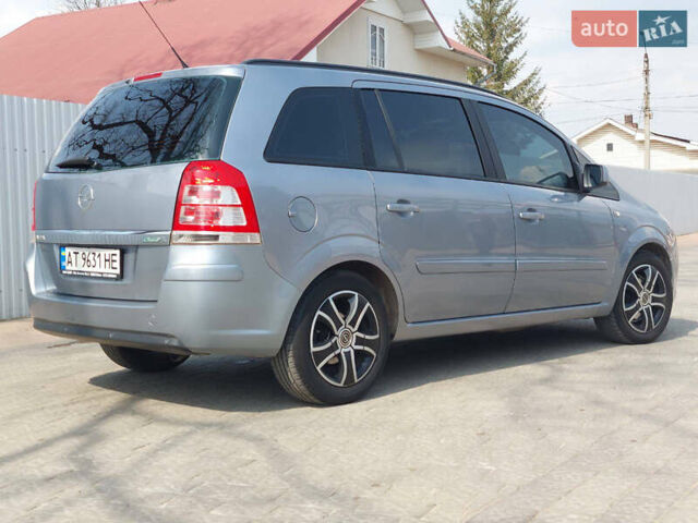 Серый Опель Зафира, объемом двигателя 1.7 л и пробегом 256 тыс. км за 6000 $, фото 10 на Automoto.ua