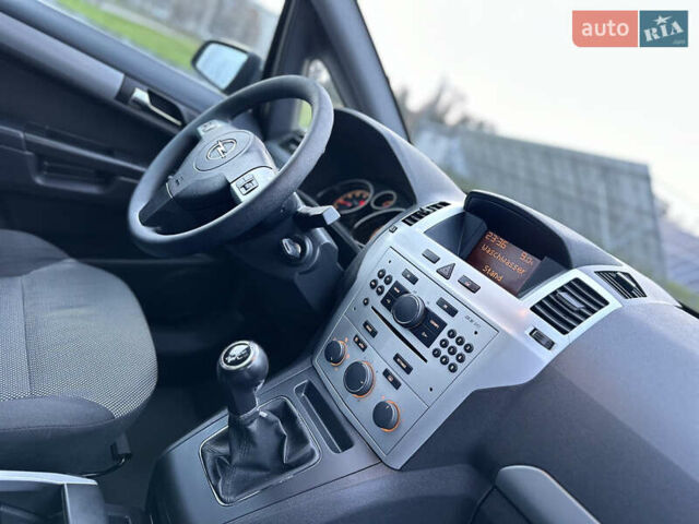 Серый Опель Зафира, объемом двигателя 1.6 л и пробегом 181 тыс. км за 6500 $, фото 72 на Automoto.ua