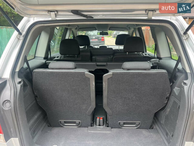 Серый Опель Зафира, объемом двигателя 1.6 л и пробегом 210 тыс. км за 6650 $, фото 49 на Automoto.ua