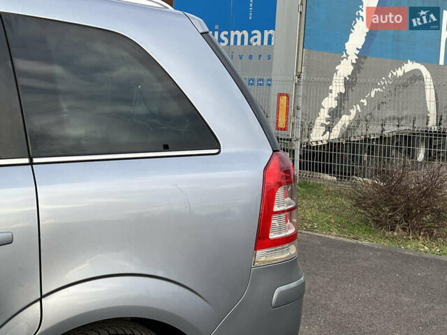 Серый Опель Зафира, объемом двигателя 1.7 л и пробегом 242 тыс. км за 6399 $, фото 10 на Automoto.ua