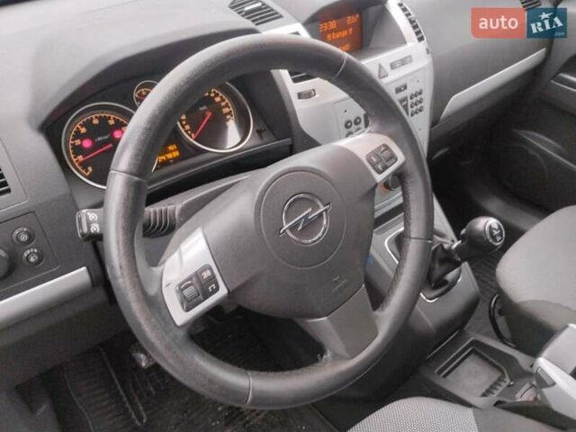Серый Опель Зафира, объемом двигателя 1.8 л и пробегом 247 тыс. км за 6900 $, фото 5 на Automoto.ua