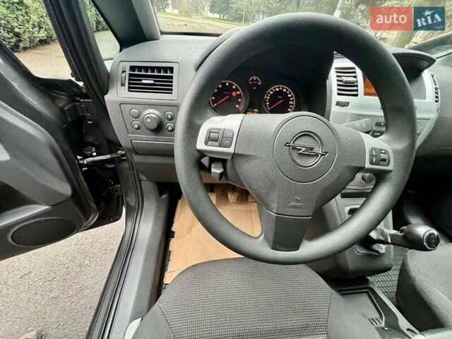 Серый Опель Зафира, объемом двигателя 1.6 л и пробегом 208 тыс. км за 6550 $, фото 41 на Automoto.ua