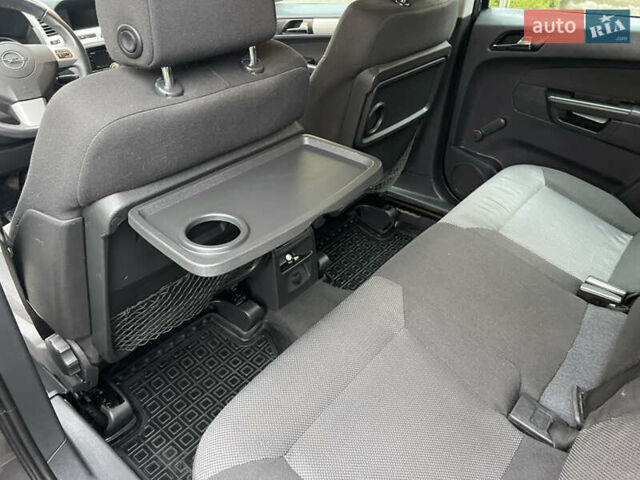 Серый Опель Зафира, объемом двигателя 1.8 л и пробегом 176 тыс. км за 5600 $, фото 23 на Automoto.ua