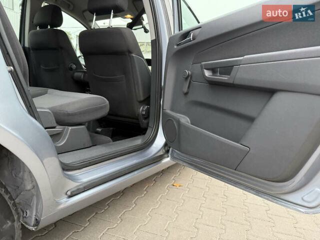 Серый Опель Зафира, объемом двигателя 1.6 л и пробегом 290 тыс. км за 5750 $, фото 41 на Automoto.ua