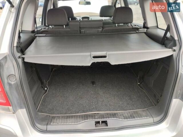 Сірий Опель Зафіра, об'ємом двигуна 1.8 л та пробігом 241 тис. км за 6600 $, фото 5 на Automoto.ua