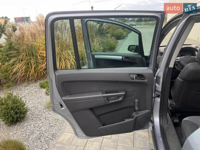 Серый Опель Зафира, объемом двигателя 1.8 л и пробегом 196 тыс. км за 5900 $, фото 11 на Automoto.ua