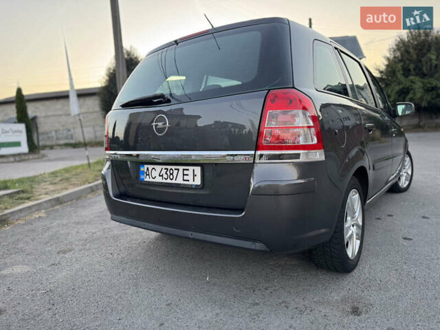 Серый Опель Зафира, объемом двигателя 1.9 л и пробегом 254 тыс. км за 7700 $, фото 9 на Automoto.ua