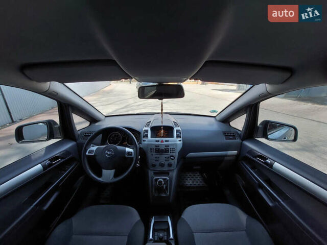 Серый Опель Зафира, объемом двигателя 1.7 л и пробегом 256 тыс. км за 6000 $, фото 15 на Automoto.ua