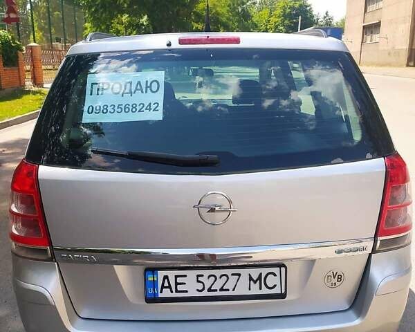 Серый Опель Зафира, объемом двигателя 1.6 л и пробегом 250 тыс. км за 6300 $, фото 4 на Automoto.ua