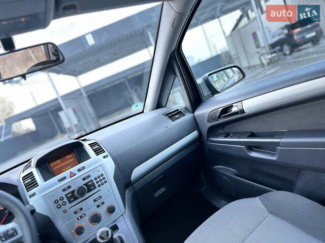 Серый Опель Зафира, объемом двигателя 1.6 л и пробегом 181 тыс. км за 6500 $, фото 57 на Automoto.ua