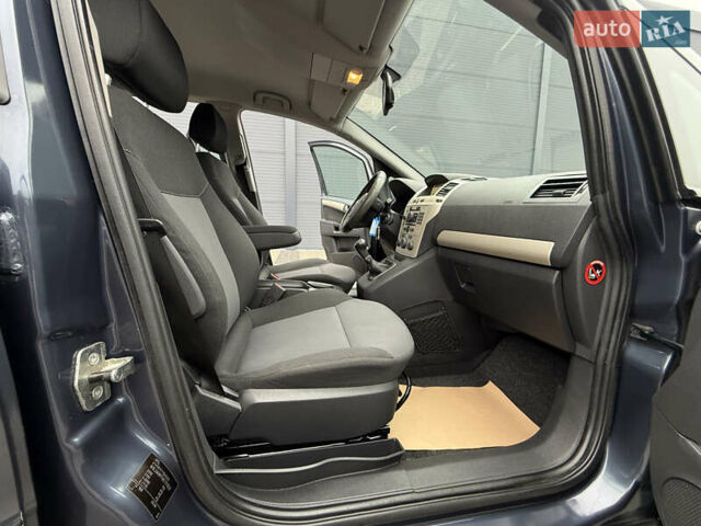 Серый Опель Зафира, объемом двигателя 1.6 л и пробегом 212 тыс. км за 6350 $, фото 42 на Automoto.ua