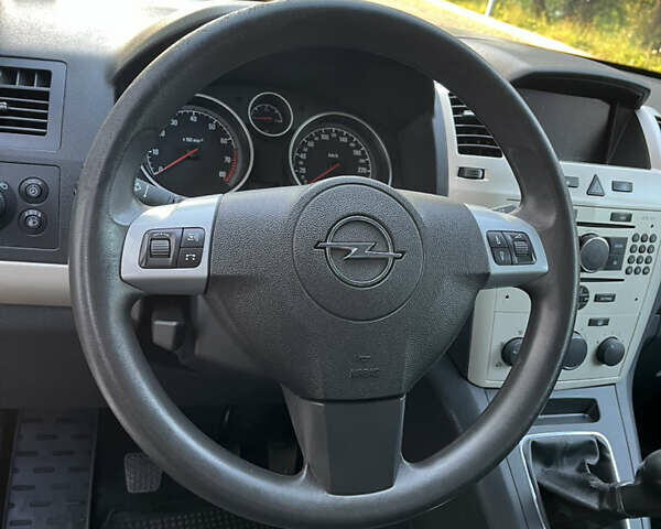 Сірий Опель Зафіра, об'ємом двигуна 1.6 л та пробігом 240 тис. км за 7000 $, фото 19 на Automoto.ua