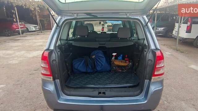 Серый Опель Зафира, объемом двигателя 1.7 л и пробегом 225 тыс. км за 6800 $, фото 4 на Automoto.ua