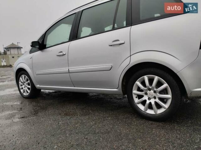 Серый Опель Зафира, объемом двигателя 1.8 л и пробегом 247 тыс. км за 6900 $, фото 1 на Automoto.ua