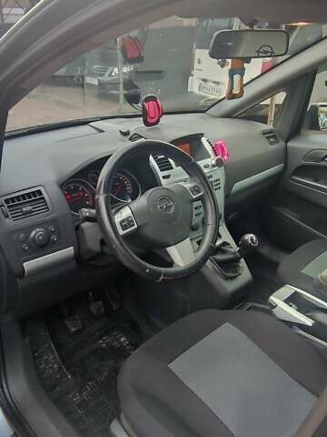 Серый Опель Зафира, объемом двигателя 1.7 л и пробегом 225 тыс. км за 6800 $, фото 7 на Automoto.ua