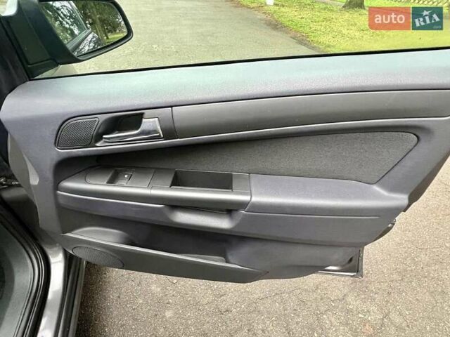 Серый Опель Зафира, объемом двигателя 1.6 л и пробегом 208 тыс. км за 6550 $, фото 54 на Automoto.ua