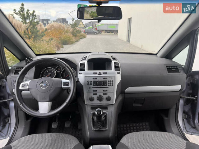 Серый Опель Зафира, объемом двигателя 1.8 л и пробегом 196 тыс. км за 5900 $, фото 15 на Automoto.ua