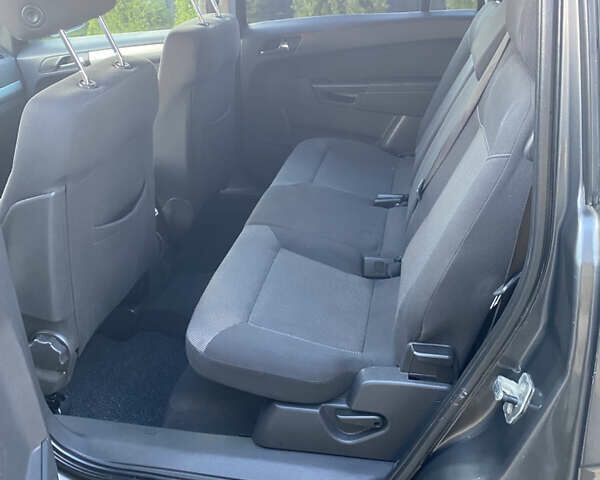 Серый Опель Зафира, объемом двигателя 1.8 л и пробегом 250 тыс. км за 6800 $, фото 20 на Automoto.ua