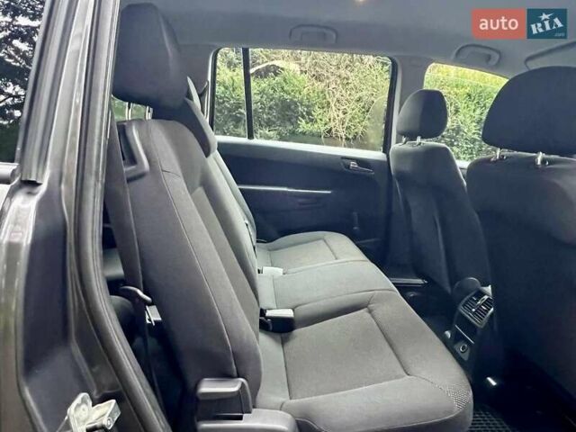 Серый Опель Зафира, объемом двигателя 1.6 л и пробегом 208 тыс. км за 6550 $, фото 59 на Automoto.ua