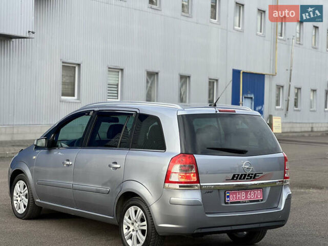 Серый Опель Зафира, объемом двигателя 1.7 л и пробегом 242 тыс. км за 6399 $, фото 13 на Automoto.ua
