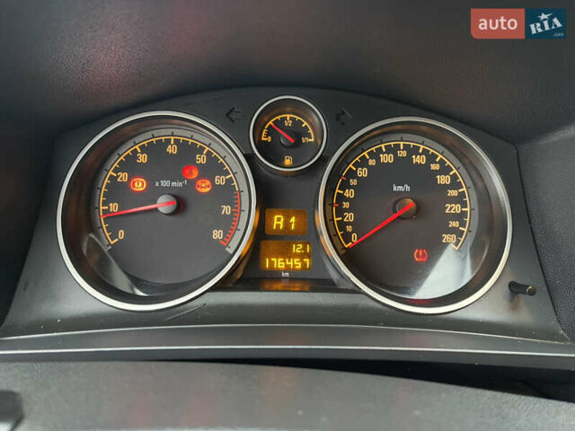 Серый Опель Зафира, объемом двигателя 1.8 л и пробегом 176 тыс. км за 5600 $, фото 40 на Automoto.ua
