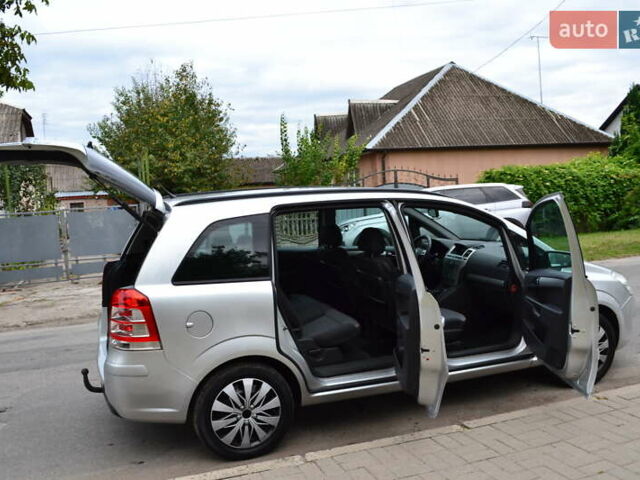 Серый Опель Зафира, объемом двигателя 1.6 л и пробегом 129 тыс. км за 6400 $, фото 42 на Automoto.ua